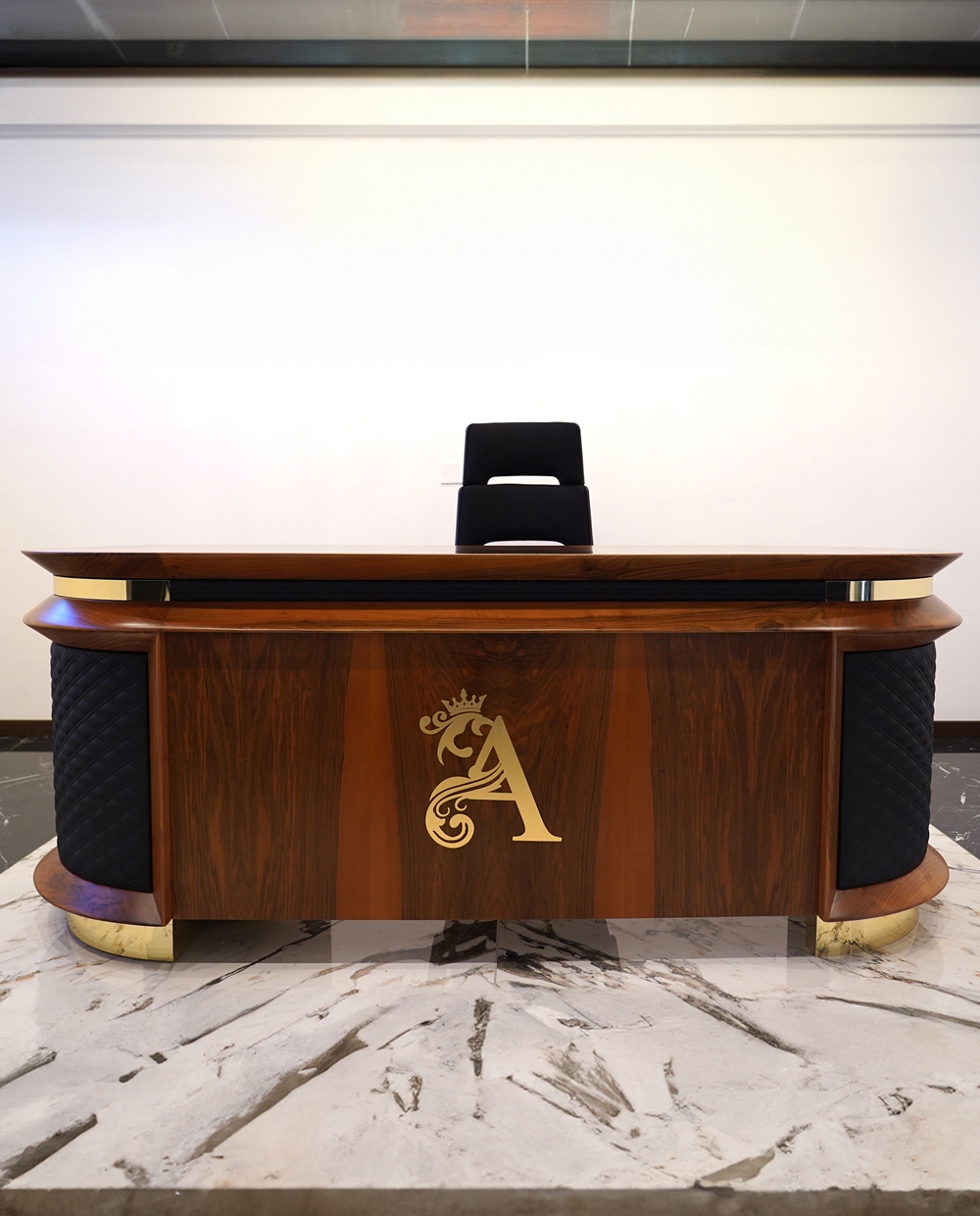 Praesidium – Scrivania in Legno Massello